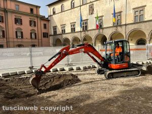 Viterbo - I lavori a piazza del Comune
