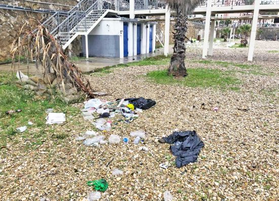 Civitavecchia - Rifiuti e degrado alla Marina