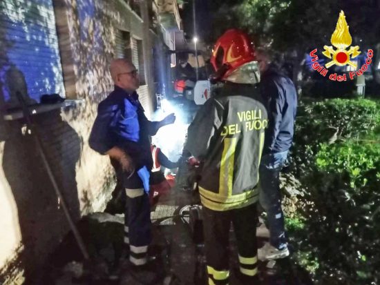Civitavecchia - Vigili del fuoco a lavoro per la fuga di gas