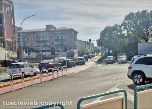 Viterbo - Tangenziale Ovest, si accende il semaforo e si crea una fila infinita