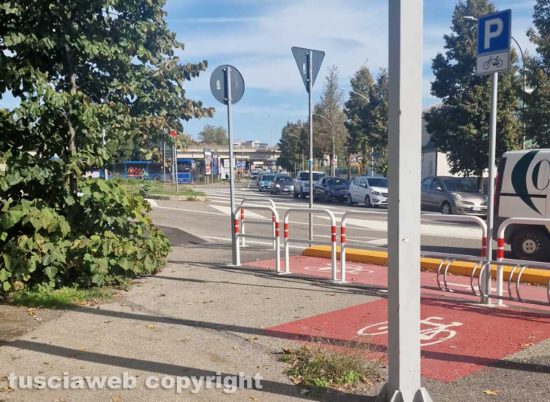 Viterbo - Tangenziale Ovest, si accende il semaforo e si crea una fila infinita