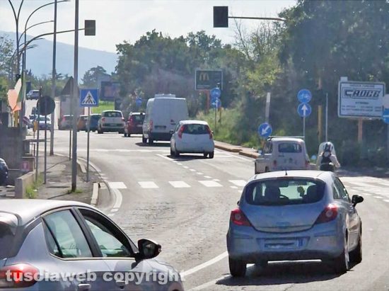 Viterbo - Tangenziale Ovest, si spegne il semaforo e la file scompare