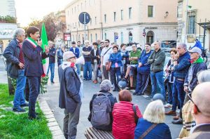 Civitavecchia - Il sindaco Piendibene al monumento degli Arditi del Popolo
