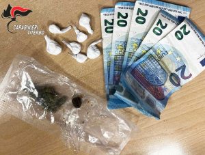 Civita Castellana - La droga e i contanti sequestrati