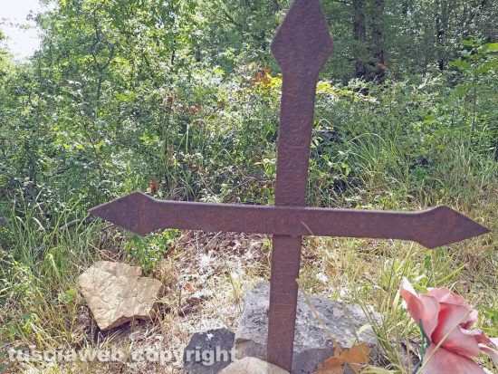 Sorano - La croce nel bosco in ricordo dei due aviatori