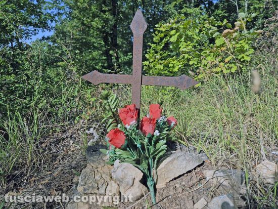 Sorano - La croce nel bosco in ricordo dei due aviatori