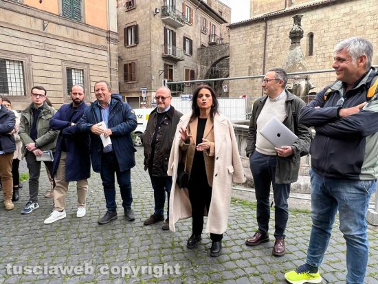 Viterbo - La fontana medievale transennata