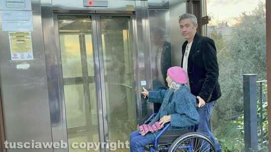 Viterbo - L'ascensore di Valle Faul non funziona - Emanuele Usai e Licia Fertz