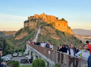 Bagnoregio - I turisti per il ponte di Ognissanti