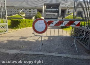 Viterbo - Cimitero nuovo - La transenna con la disposizione del comune