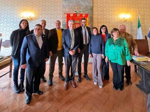 Bolsena - Ambasciatori in visita al palazzo comunale accolti dal sindaco Andrea Di Sorte