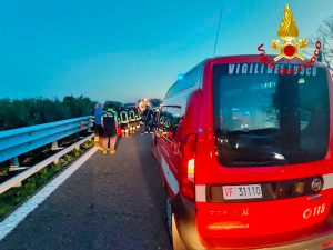 Attigliano - Autostrada del Sole: moto contro auto, due feriti