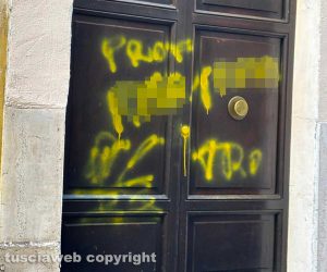 Civita Castellana - Scritte con bomboletta spray
