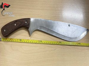 Civita Castellana - Trovati con un machete sotto il sedile dell'auto e cocaina nella scarpa