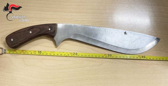 Civita Castellana - Trovati con un machete sotto il sedile dell'auto e cocaina nella scarpa