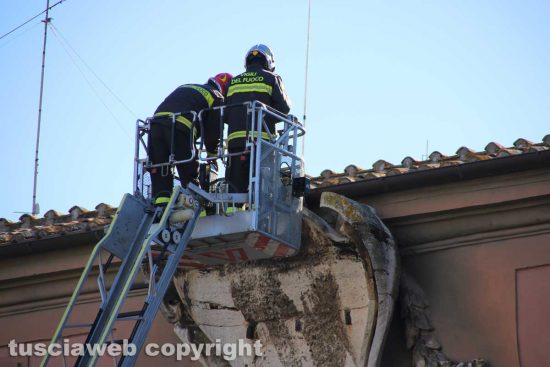 Viterbo - Controlli dei vigili del fuoco in prefettura