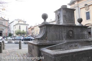 Viterbo - Fontana senza acqua in piazza XX Novembre a Bagnaia