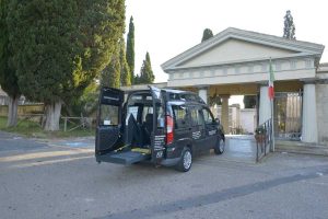 Tarquinia - La navetta per le aree interne del cimitero