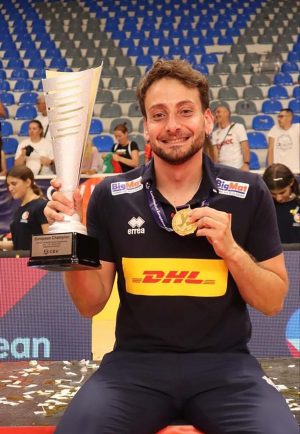 Sport - Pallavolo - Matteo Antonucci con la coppa degli europei Under 17