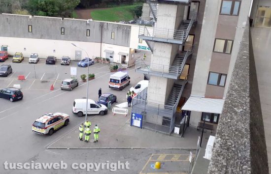 Tragedia a Belcolle, donna precipita dall’ospedale e muore