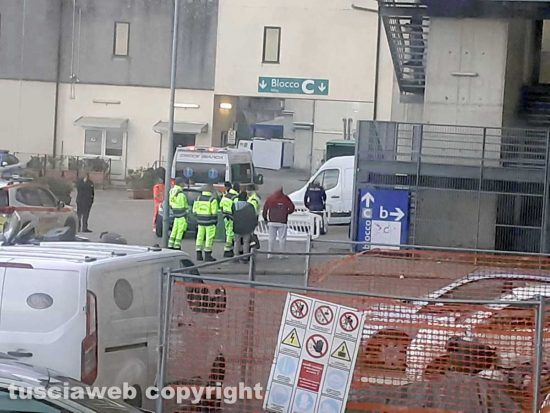 Tragedia a Belcolle, donna precipita dall’ospedale e muore