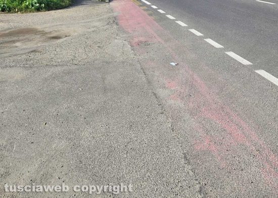 Viterbo - Pista ciclabile sbiadita in via dei Monti Cimini 