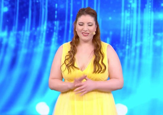 Francesca Mannino sul palco di Tu sì que vales