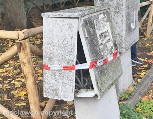 Viterbo - Colonnina Enel fuori l'uscita della scuola media Egidi