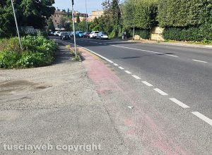 Viterbo - Pista ciclabile sbiadita in via dei Monti Cimini
