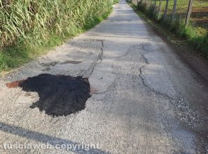 Fabrica di Roma - Via Enrico Toti dissestata, con buche