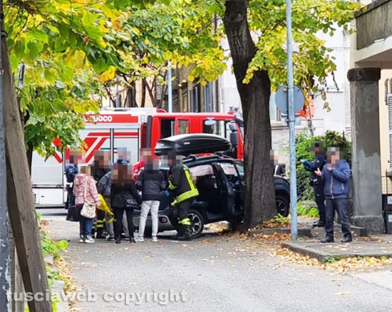 Viterbo - Incidente tra via Lorenzo da Viterbo e via Vanni
