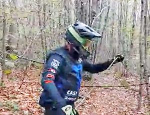 Soriano nel Cimino - Liana legata tra due alberi ad altezza viso, tragedia sfiorata per due bikers