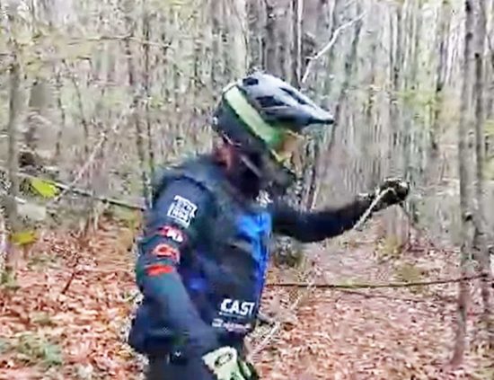Soriano nel Cimino - Liana legata tra due alberi ad altezza viso, tragedia sfiorata per due bikers