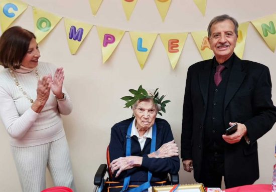 Santa Marinella - Aldo Giaccone festeggia 108 anni con il sindaco Pietro Tidei 