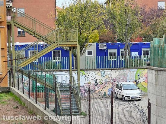 Viterbo - I container della scuola dell'Ellera