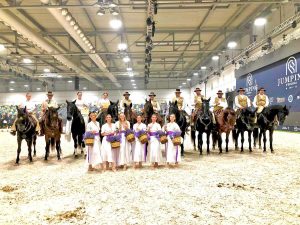 Verona - I Cavalieri maremmani e gruppo di ballo gala d’oro