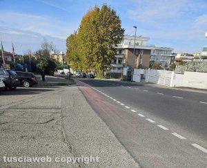 Viterbo - Pista ciclabile sbiadita in via dei Monti Cimini