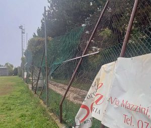 Viterbo - Lo stato del campo sportivo di San Martino al Cimino