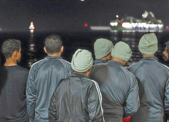 Civitavecchia - Lo sbarco dei migranti dalla Ocean Viking