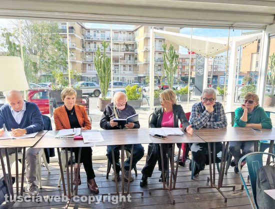 Viterbo - conferenza comitato Non ce la beviamo