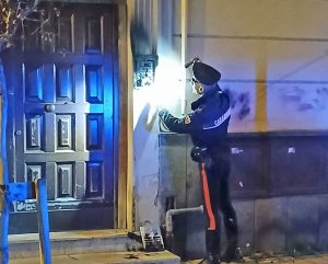 Carabinieri - Il citofono incendiato a Civitavecchia