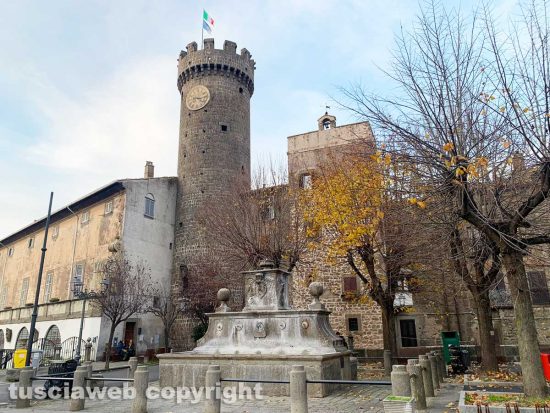 Viterbo - Fontana senza acqua in piazza XX Novembre a Bagnaia