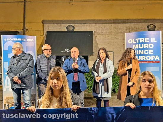 Viterbo - La manifestazione FdI per la caduta del muro di Berlino