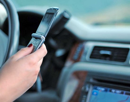 Guida con il cellulare