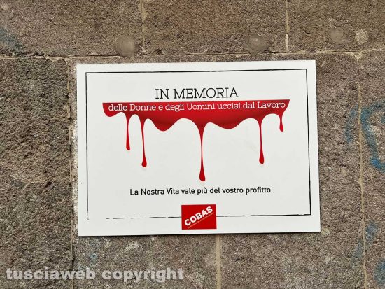 Viterbo - La targa dedicata ai morti sul lavoro 