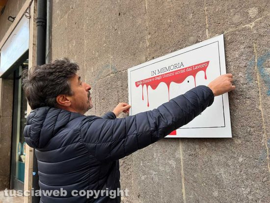 Viterbo - La targa dedicata ai morti sul lavoro 