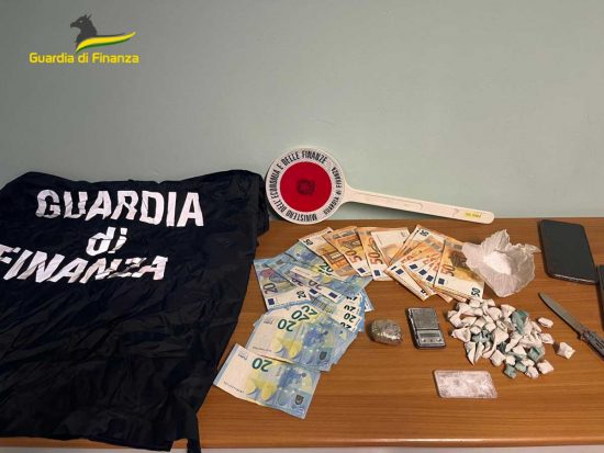 Viterbo - Guardia di finanza - Spaccio a Monte Fogliano - La droga sequestrata
