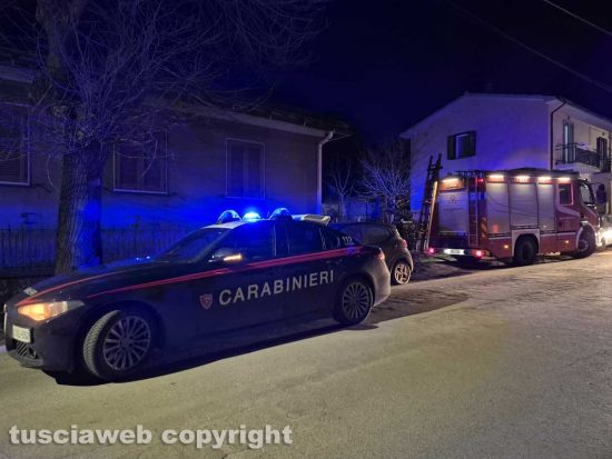 Montefiascone - A fuoco canna fumaria e parte del tetto di una casa - Carabinieri e vigili del fuoco