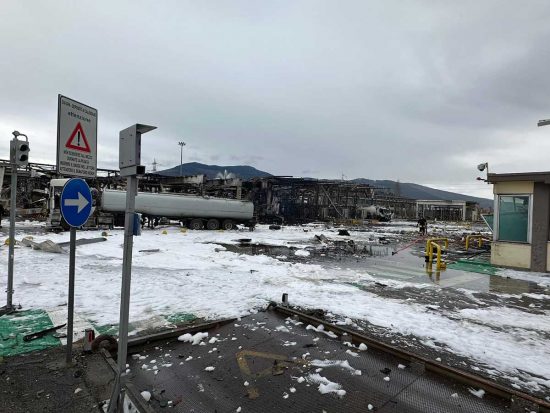Calenzano - L'incendio all'impianto Eni domato