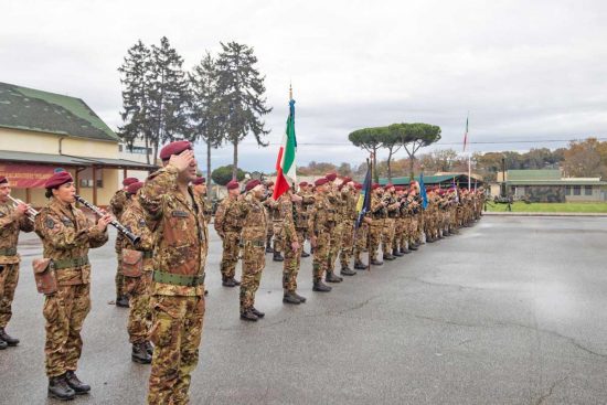 Bracciano - Cerimonia di cambio al comando del 185esimo Reggimento artiglieria paracadutisti “Folgore" - Il reparto schierato